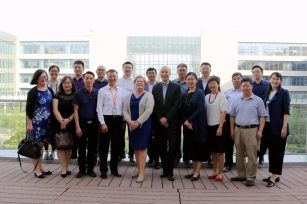 BSN荷兰商学院走进泰康，11位产学研专家获颁荣誉