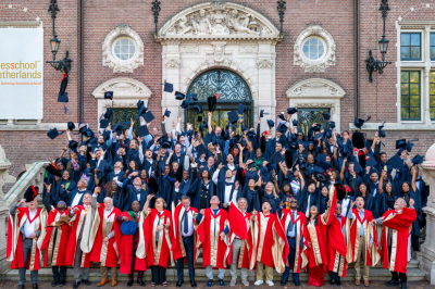 荷兰商学院2025全球毕业典礼圆满礼成！